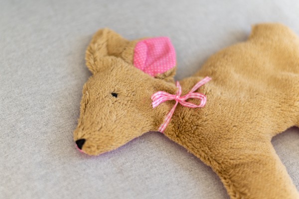 Kinderkissen Bella das Reh mit Traubenkernfüllung - Bio Plüsch