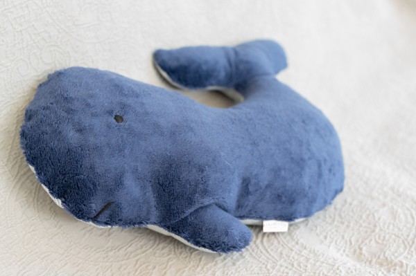 Kuschelkissen Jörn der Wal- Bio Plüsch