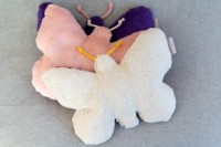 Kinderkissen Schmetterling Lilly mit Traubenkernfüllung - Bio Plüsch Kinderkissen Schmetterling Lilly mit Traubenkernfüllung - Bio Plüsch